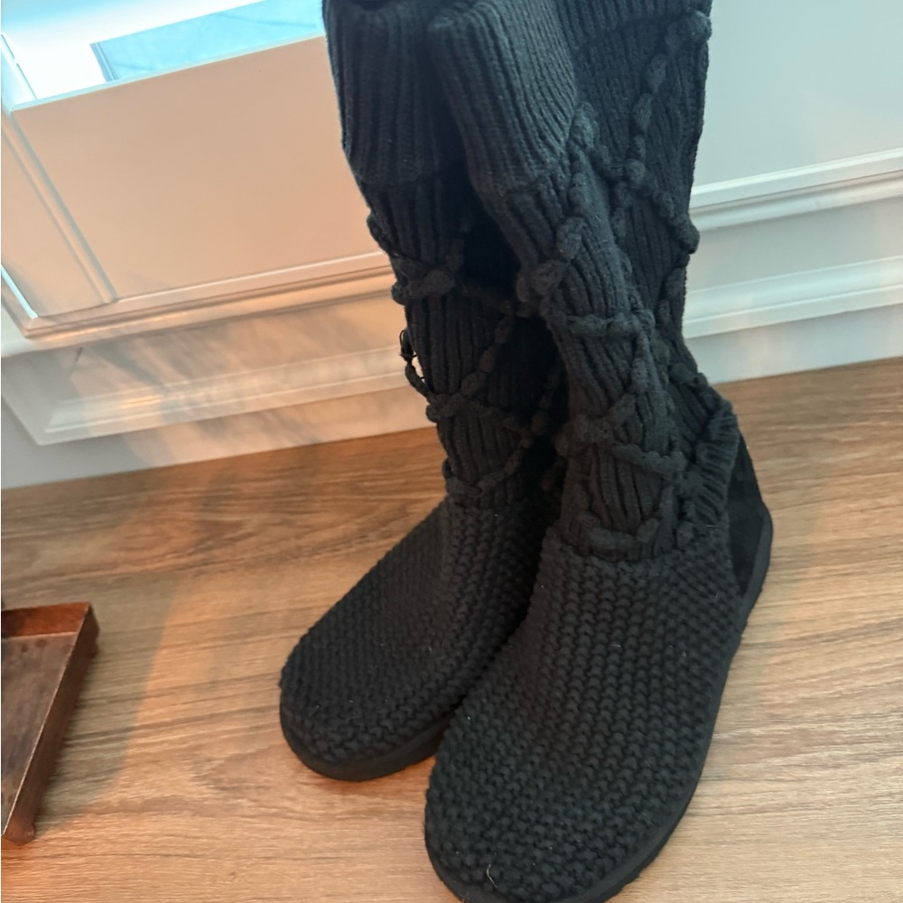 UGG Black Cable-Knit Boots Sz 7